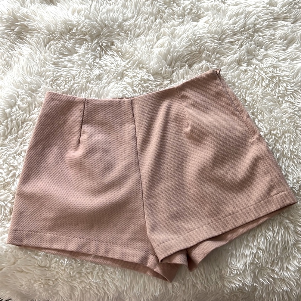 Medium light pink side zip shorts, fitted